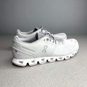 WOMEN'S CLOUD RUNNING SHOE - GREY ON RUNNING